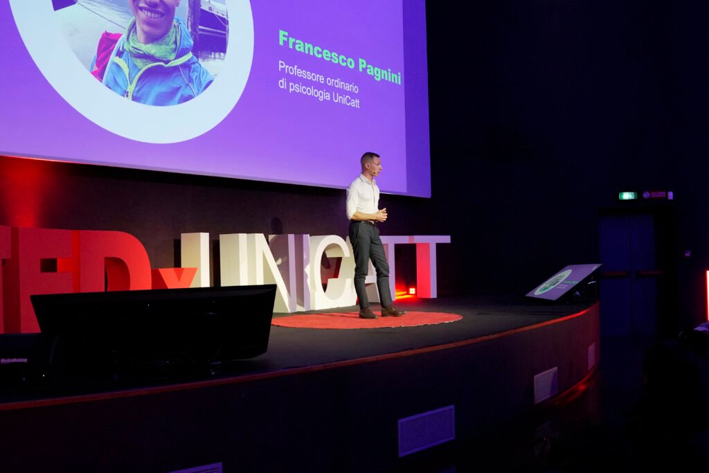 _CGM5968_0009_Sfondo